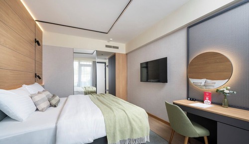 Classic room with balcony, Park side