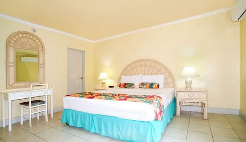 Habitación superior, 1 cama de matrimonio grande, balcón, vistas a la piscina