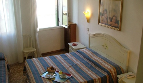 Habitación individual, baño privado