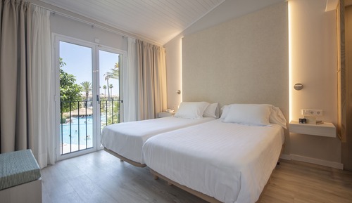 Suite superior, terraza (2 Adults + 2 Children)