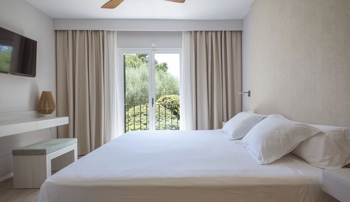 Suite, terraza, en la zona del jardín (2 Adults + 2 Children)
