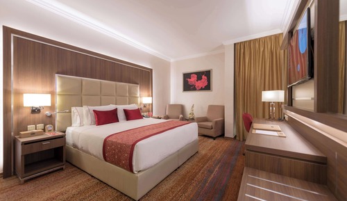 Executive Suite, 1 King Bed, Smoking