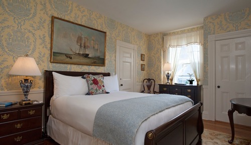 Queen Guest Room - Main Building