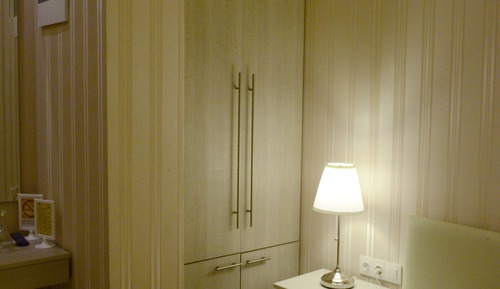 Habitación económica con 1 cama doble o 2 individuales, sin ventanas