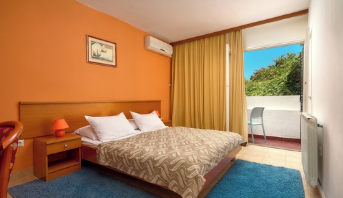 Habitación Confort con 1 cama doble o 2 individuales, balcón, vistas al parque