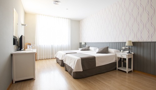 Habitación superior con 1 cama doble o 2 individuales