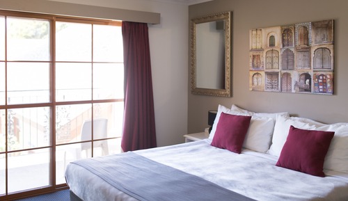 Suite familiar (Adjoining Hotel)