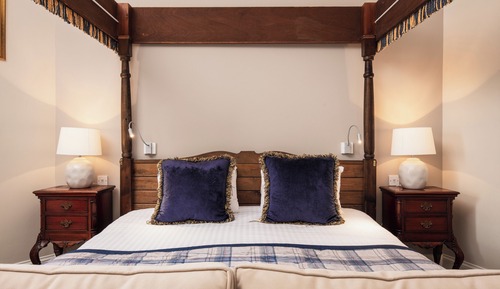 Habitación (Four Poster )