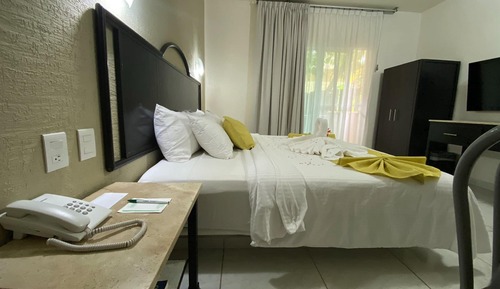 Habitación estándar, 1 cama de matrimonio grande, balcón