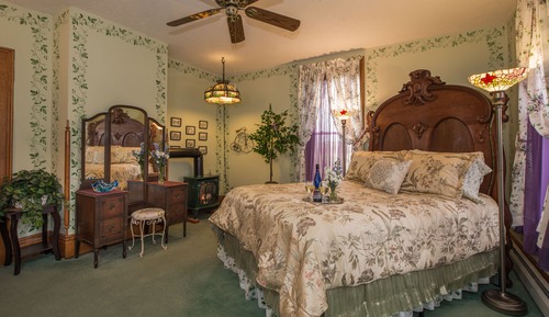 Habitación romántica doble, 1 cama de matrimonio, bañera de hidromasaje, vistas al jardín