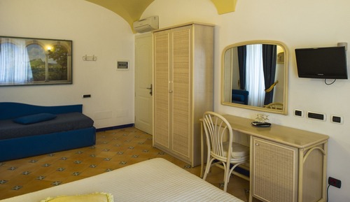 Habitación triple estándar (No sea view)