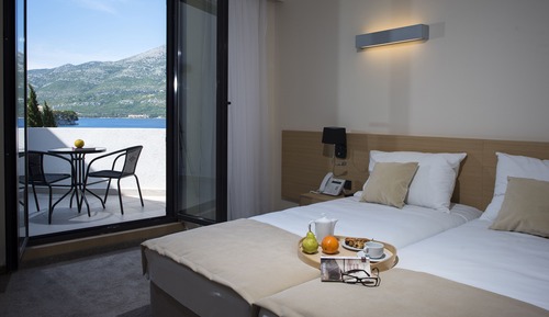 Superior double room with seaside balcony, additional bed