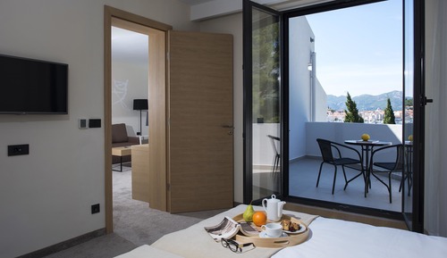 Superior suite with seaside balcony