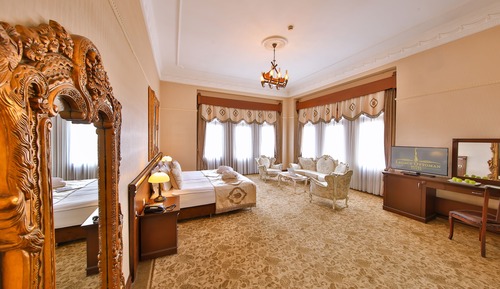 Junior Suite, Super King, Jacuzzi, City view