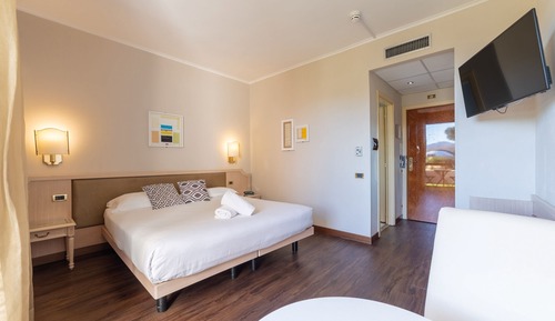Habitación clásica doble, 1 cama doble o 2 individuales, balcón