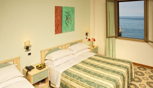 Habitación clásica con 1 cama doble o 2 individuales, vistas al mar