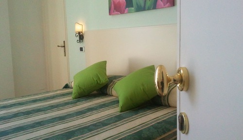 Habitación estándar con 1 cama doble o 2 individuales