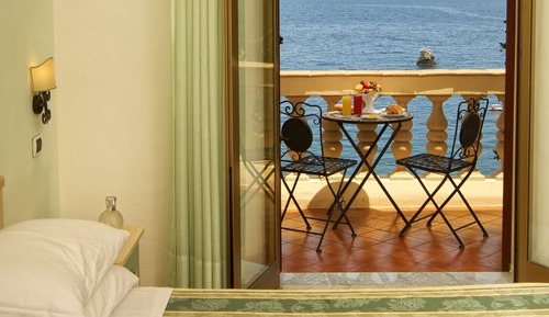 Habitación Confort con 1 cama doble o 2 individuales, balcón, vistas al mar