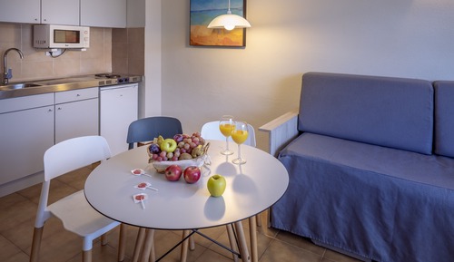 Estudio, balcón (2-3 adults)