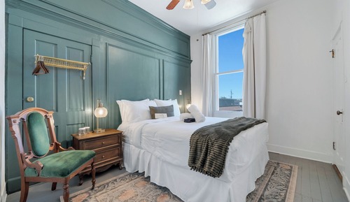 Suite (Two Room Double Queen - Suite 14)