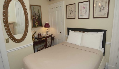 Habitación estándar doble, baño privado (The Inn 2 Queen (no pets))