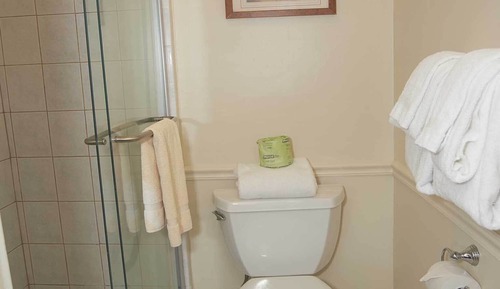 Habitación estándar doble, baño privado (The Inn 3 Queen (no pets))