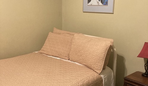 1C - Full bed, Private bath across the hall