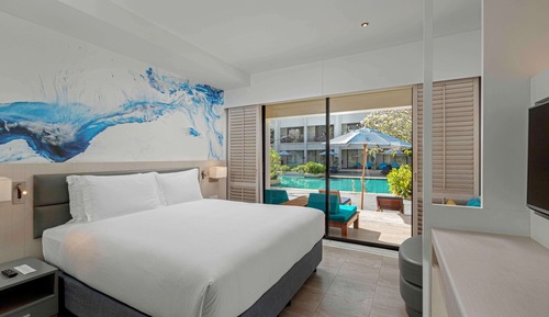 Habitación Deluxe, 1 cama de matrimonio grande, junto a la piscina