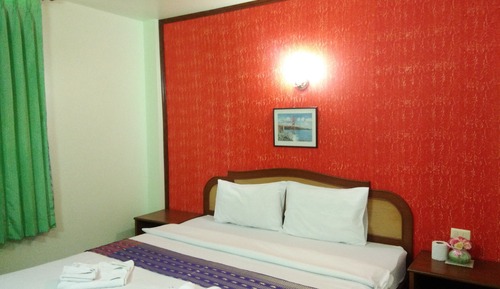 Habitación Deluxe doble, 1 cama de matrimonio grande, vistas a la ciudad