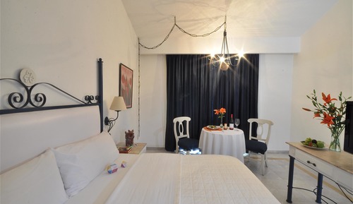 Habitación Deluxe, 1 cama de matrimonio grande (Expedia)
