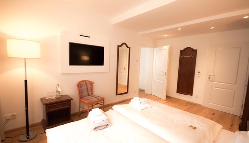 Suite familiar (2 matresses in bed frame)