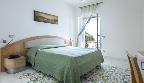 Habitación clásica doble, vistas al mar (shared terrace)