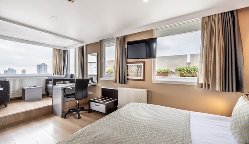 Habitación estándar doble, 1 cama de matrimonio, microondas, vistas parciales al mar