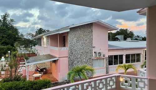 Suite, vistas al jardín, entresuelo