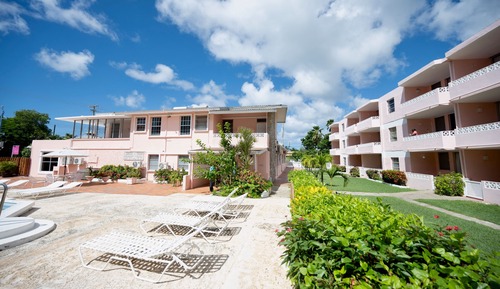 Estudio, vistas a la piscina, junto a la piscina