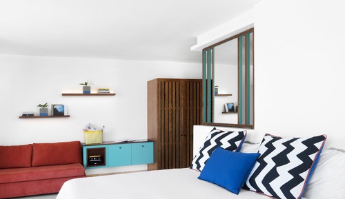 POOL PLUS ROOM