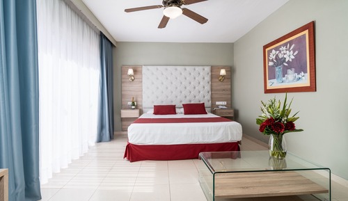 Habitación superior, terraza, vistas parciales al mar