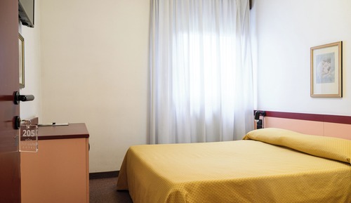 Habitación económica con 1 cama doble o 2 individuales