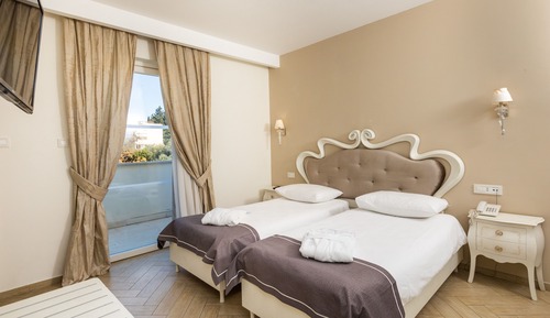 Double or Twin Room with Balcony, Annex Villa