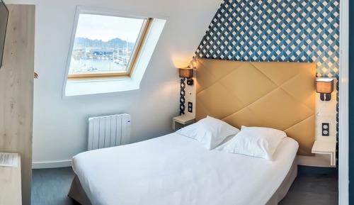 Habitación Confort con 1 cama doble o 2 individuales, vistas al puerto