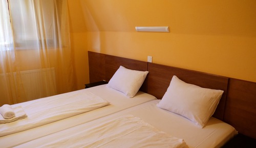 Habitación estándar con 1 cama doble o 2 individuales