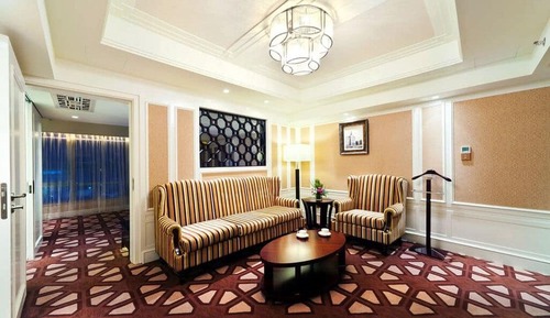 Suite (Paramount)