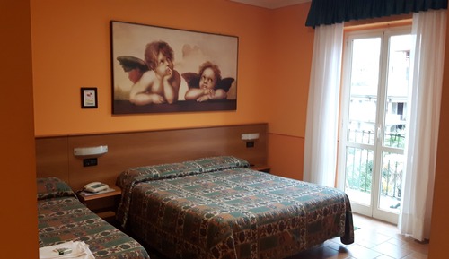 Habitación estándar con 1 cama doble o 2 individuales, balcón