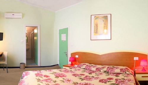 Habitación estándar con 1 cama doble o 2 individuales