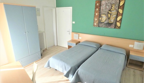 Habitación estándar con 1 cama doble o 2 individuales, no fumadores (Dependance)
