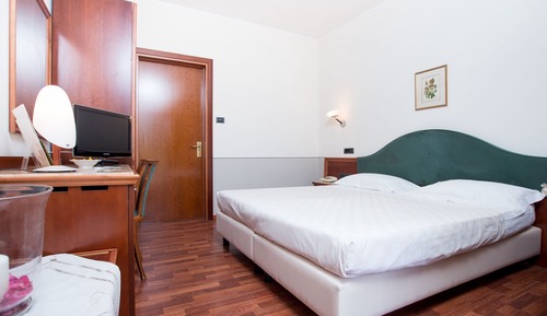 Habitación estándar con 1 cama doble o 2 individuales