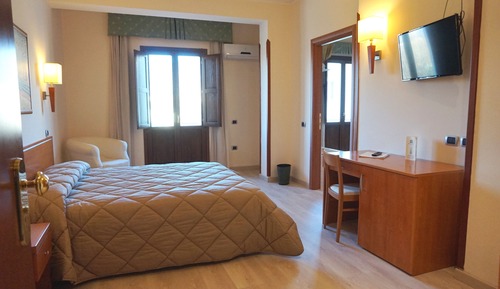 Habitación estándar con 1 cama doble o 2 individuales