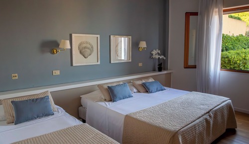Habitación triple, varias camas