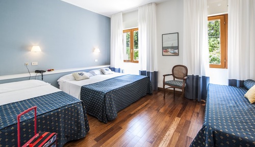 Habitación cuádruple, varias camas