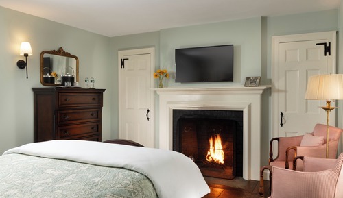 Room #3 - John Lloyd, 1 Queen Bed, Fireplace, not pet friendly